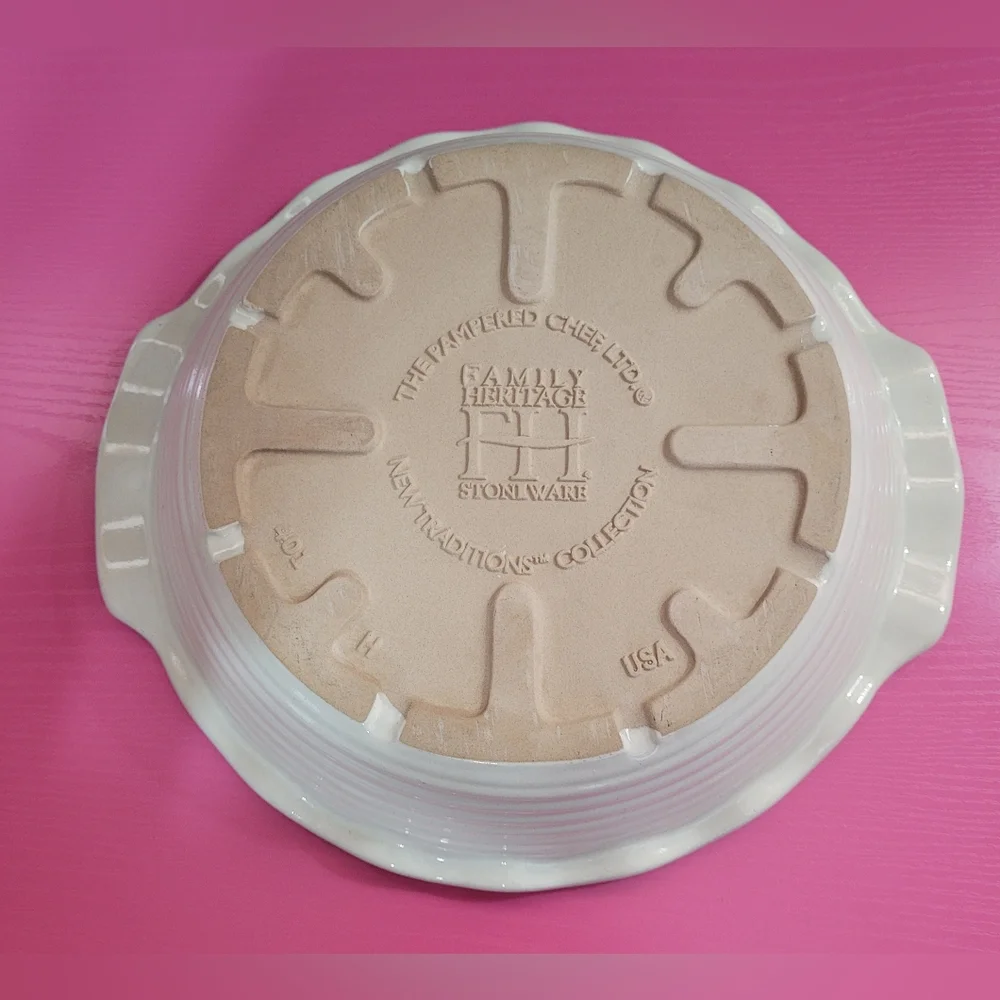 The Pampered Chef Scalloped Edge Stoneware 9
